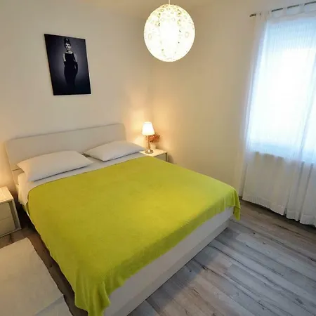 Kristina Apartamento Murter