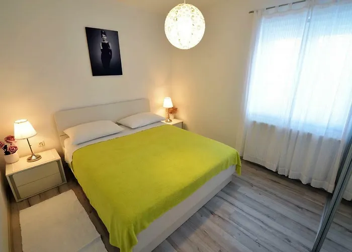 Kristina Apartamento Murter